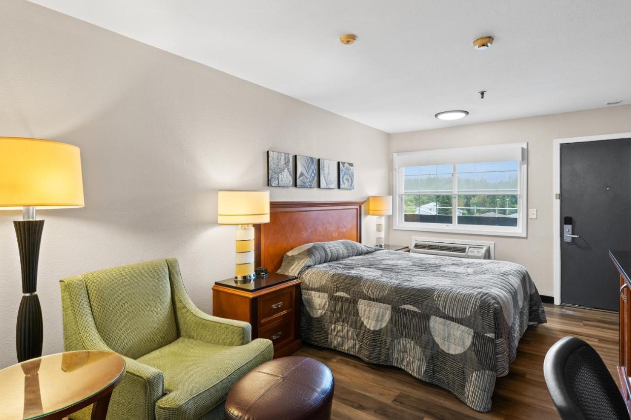Motel Basecamp A Travelodge By Wyndham *