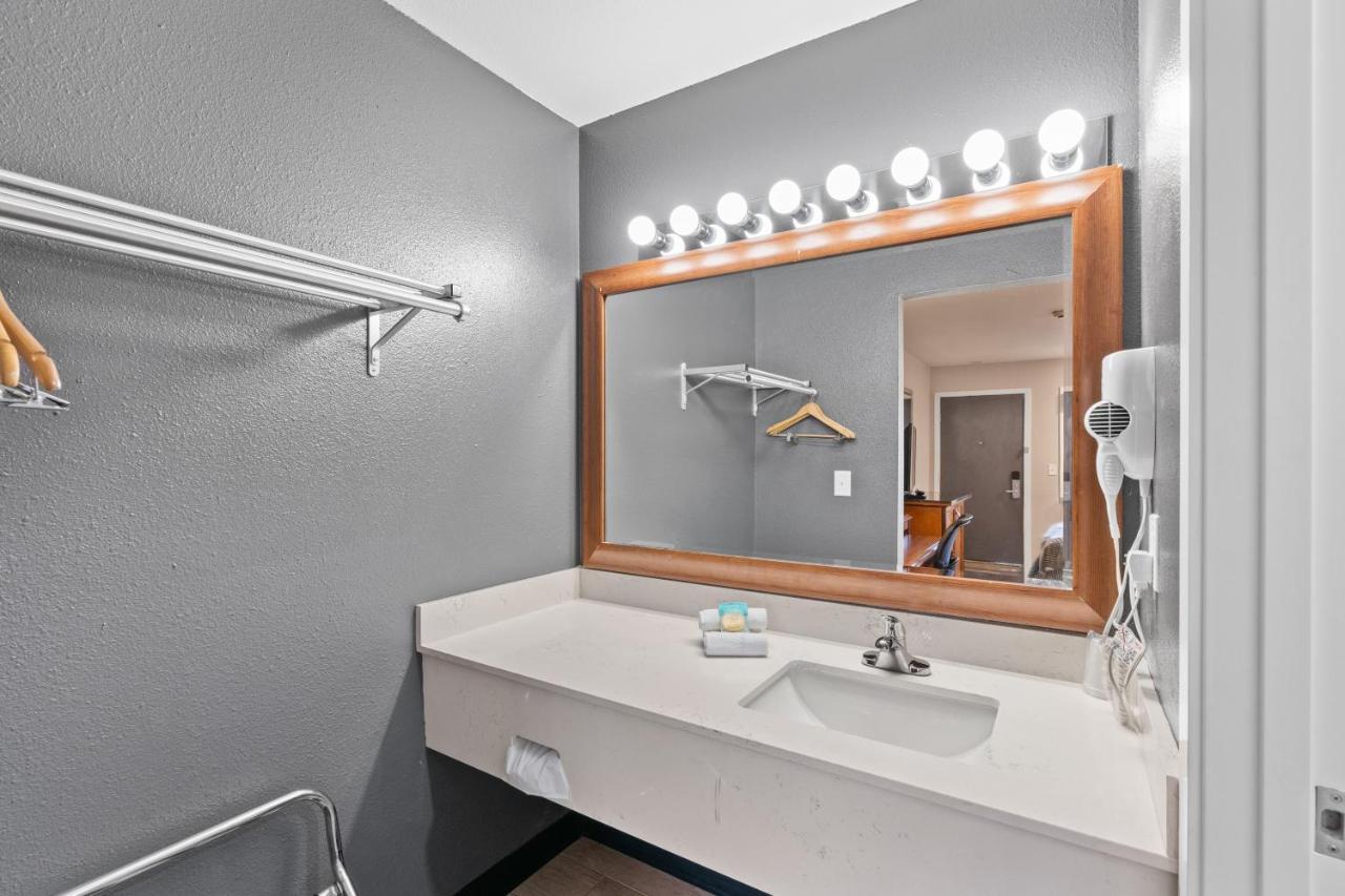 Basecamp A Travelodge By Wyndham * Puyallup