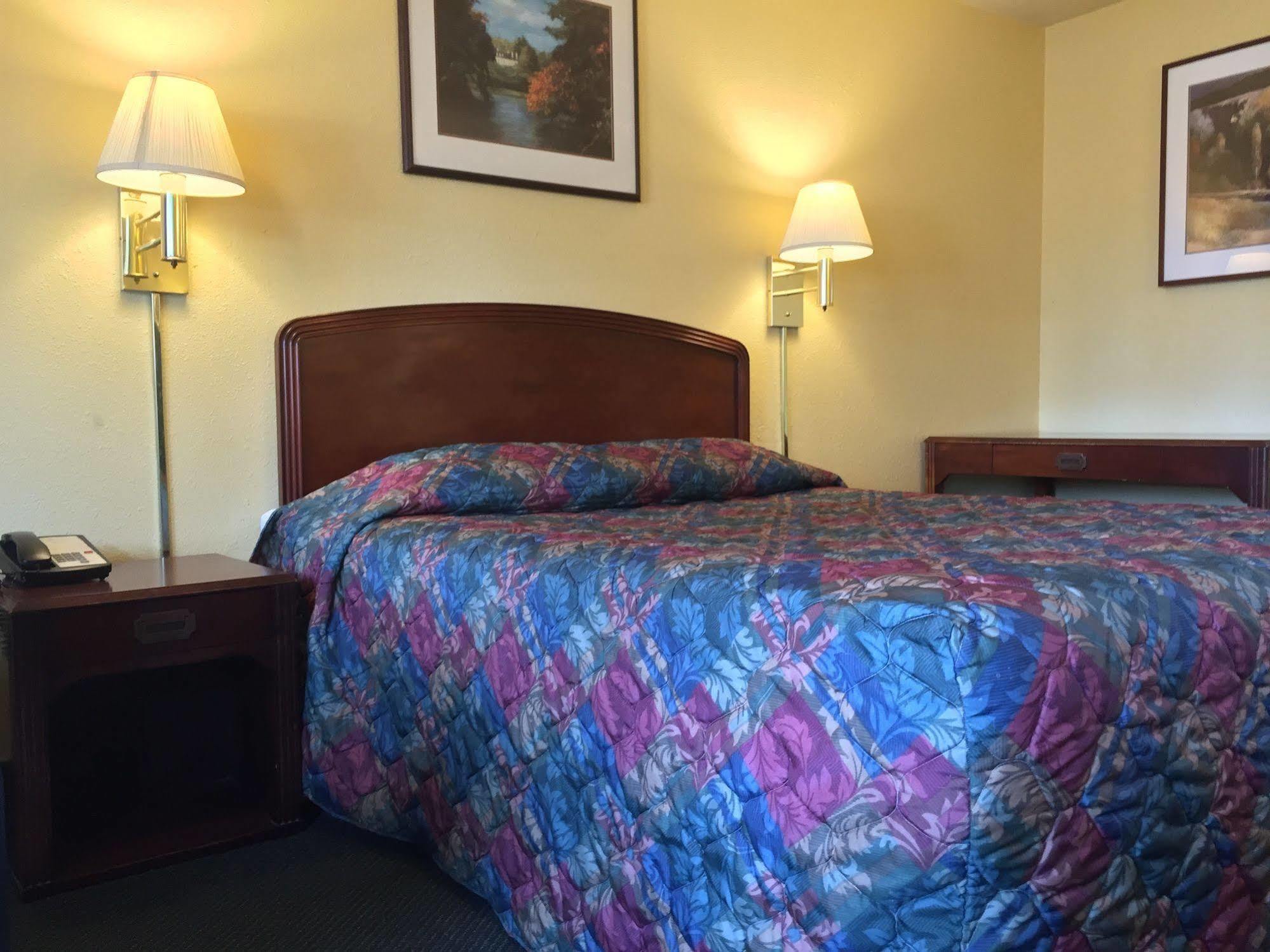 Motel Basecamp A Travelodge By Wyndham Puyallup