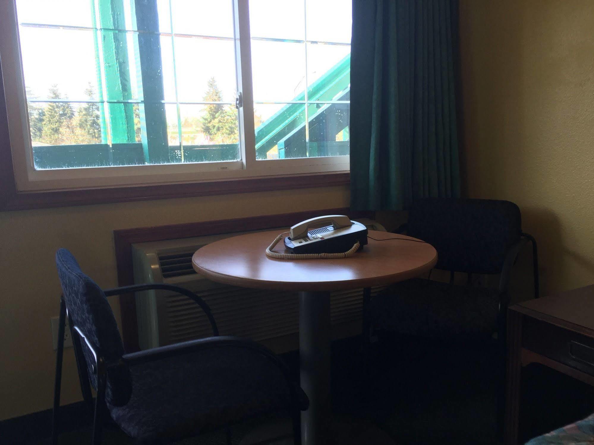 Motel Basecamp A Travelodge By Wyndham